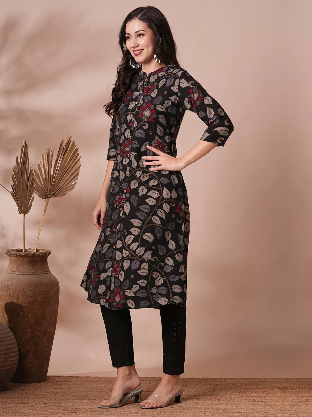 Ethnic Floral Printed Straight Fit Kurta - Black