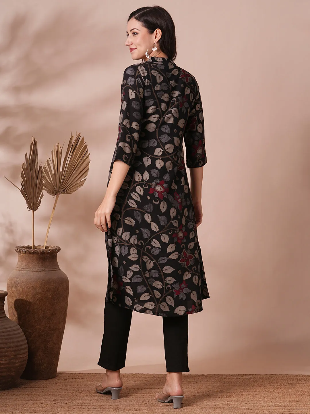 Ethnic Floral Printed Straight Fit Kurta - Black