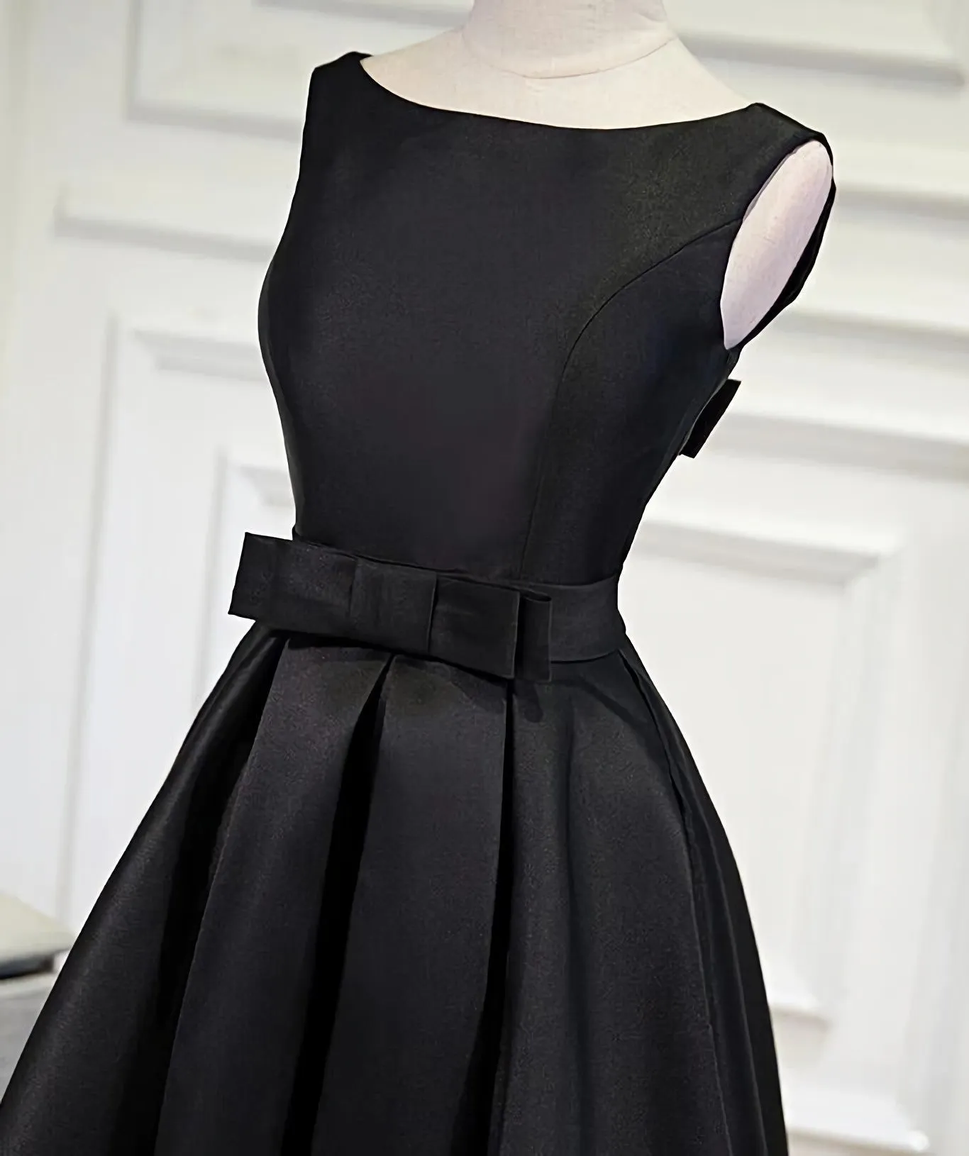 Lovely Simple Black Satin Knee Length Party Dresses